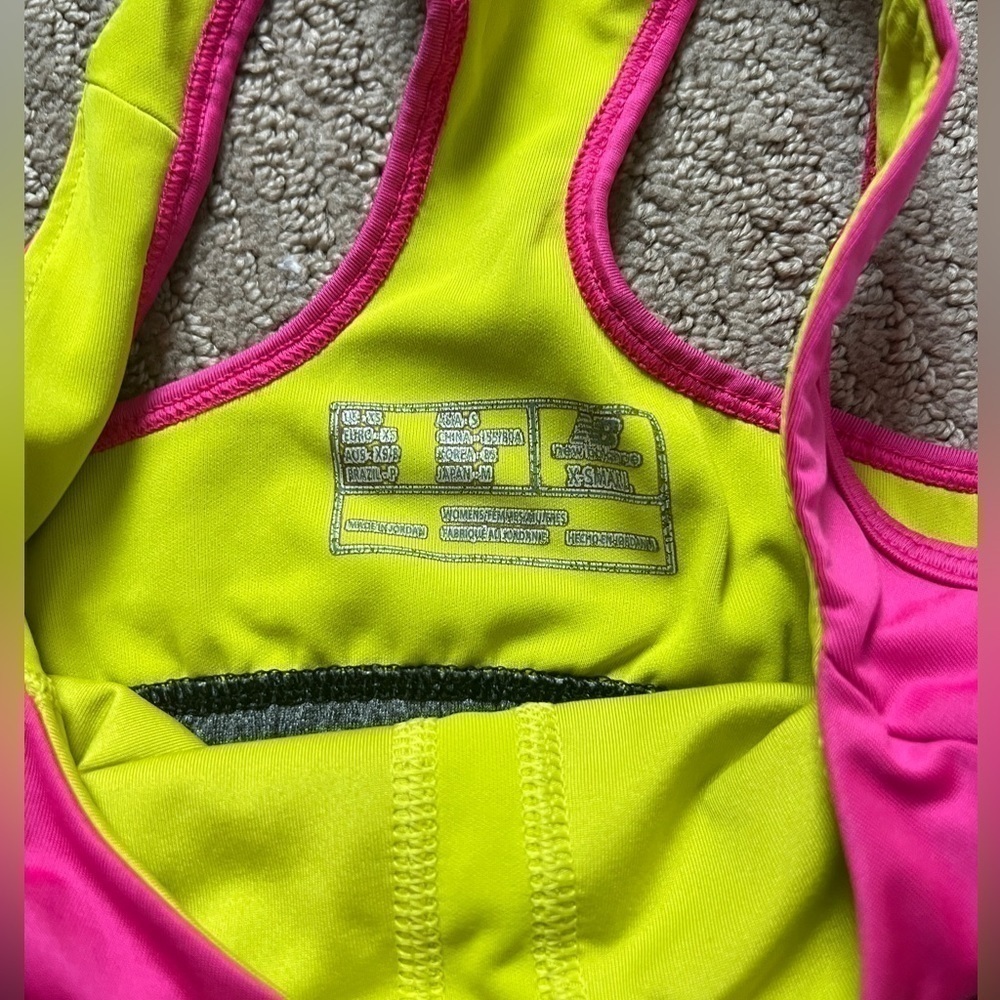 New balance - women’s sports bra siZE XS - Picture 3 of 3